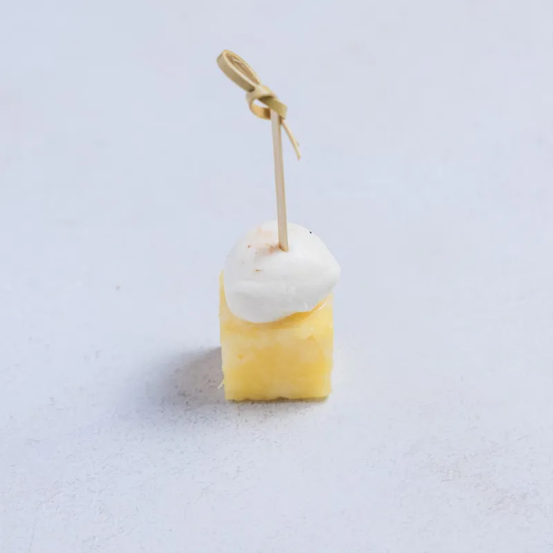 Канапе ананас с моцарелой